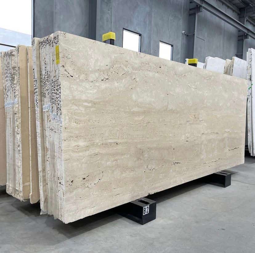 سنگ تراورتن با کیفیت عالی و طرح‌های طبیعی منحصر به فرد